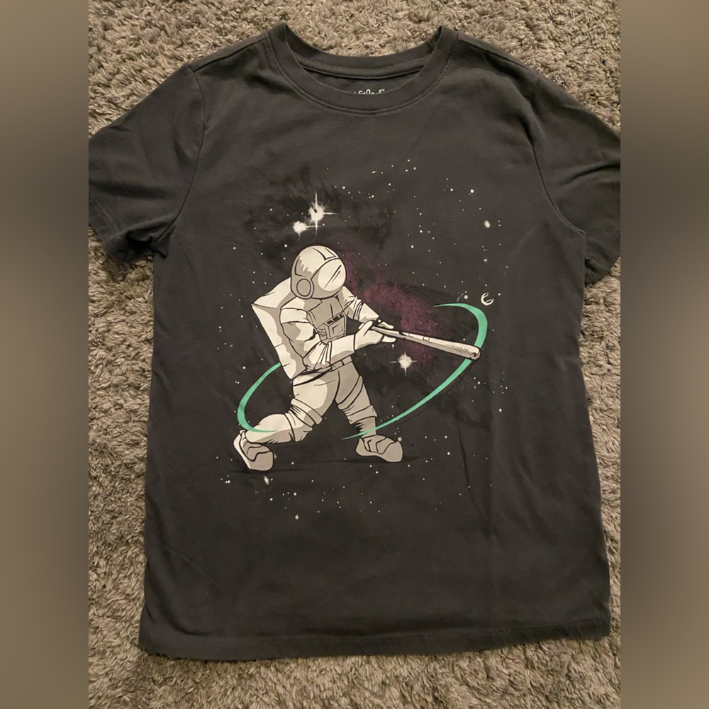 Boys astronaut baseball T-shirt in excellent condition